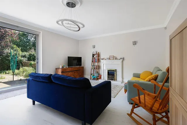 Conifer Close, Reigate, RH2, photo 3