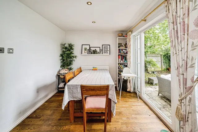 Evans Close, Stoke Grange, HP21, photo 3