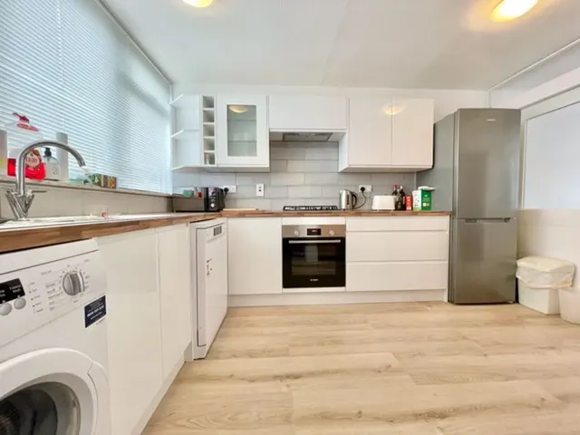 Ebbisham Drive, London SW8 1UB, photo 1