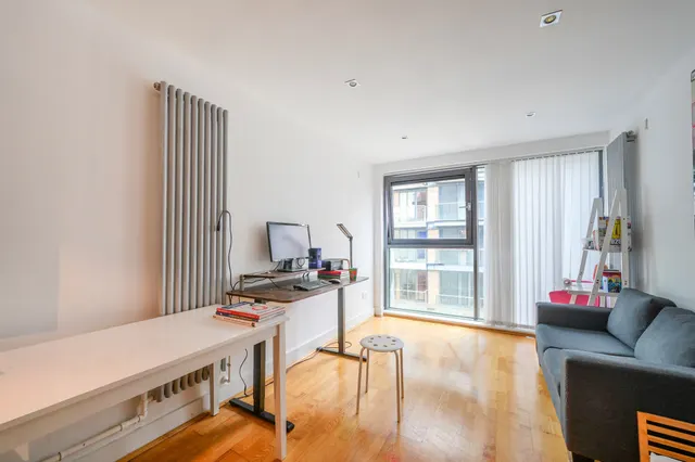 London, E14, photo 1