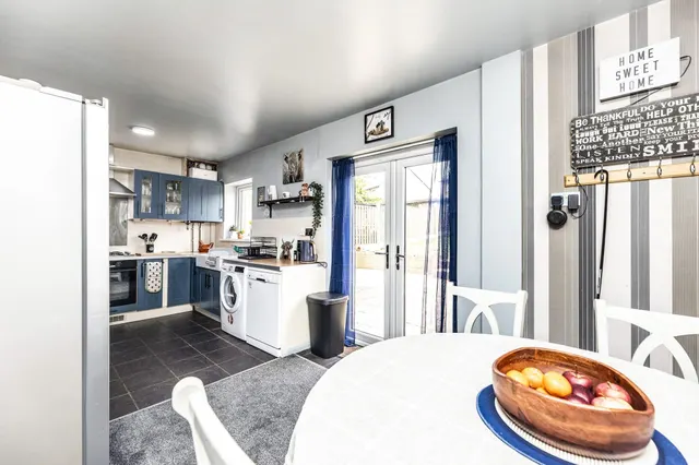 Norfolk Road, Great Houghton, S72, photo 2