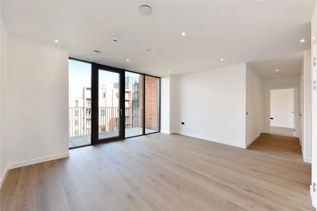Carnwath Road, London, SW6, photo 1