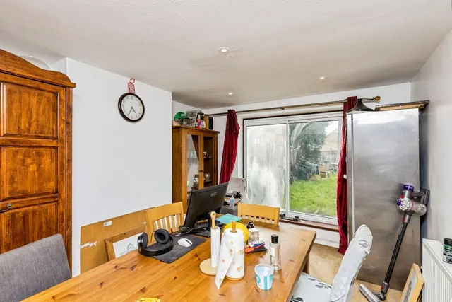 Parkway, Crawley, RH10, photo 3