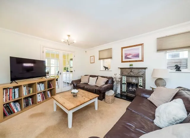 Photo 3 — Savile Close, Thames Ditton, KT7