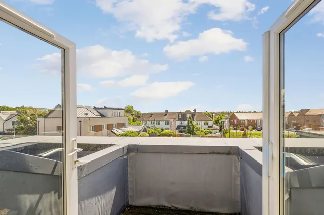 Meadowview Road, Raynes Park, SW20, photo 3