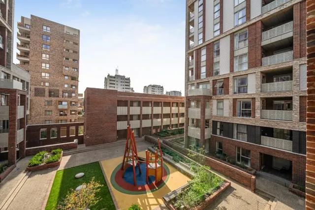 Kite Close, SE2, photo 1