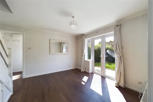 Stratfield Avenue, RG26, photo 3