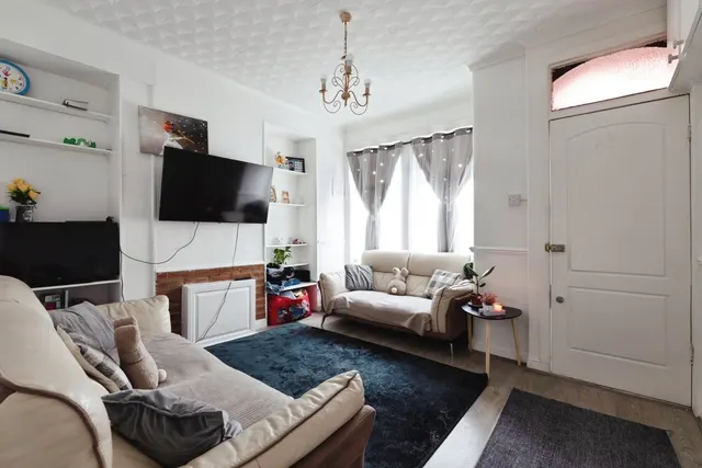 Photo 2 — Brettenham Road, LONDON, London, N18