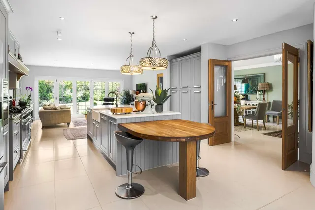 Bracken Lane, Cranleigh, GU6, photo 2