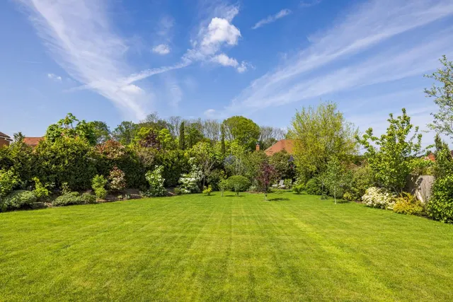 Bracken Lane, Cranleigh, GU6, photo 3