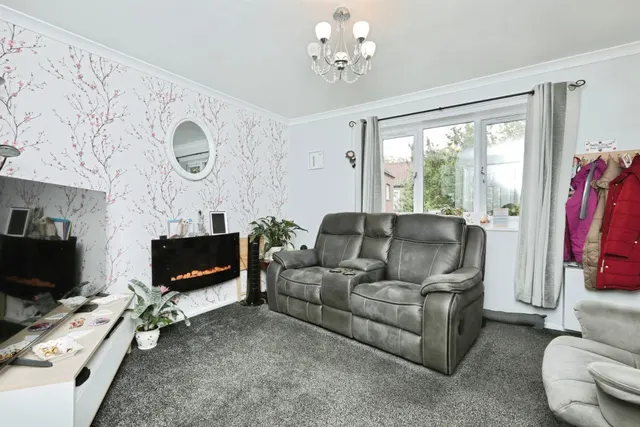 Photo 3 — Chapelgate, Retford