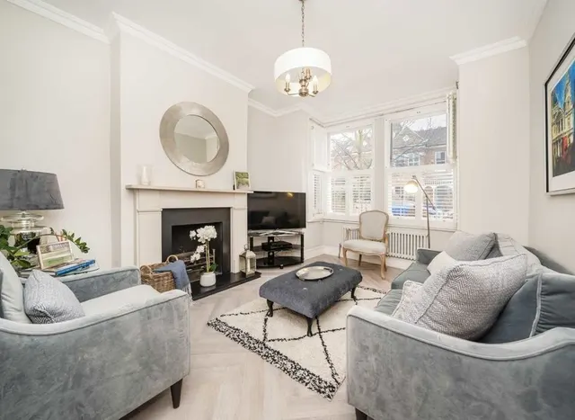 Photo 2 — Drayton Gardens, Ealing, W13