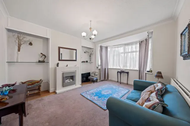 Photo 2 — Farm Way, Worcester Park KT4 8RZ