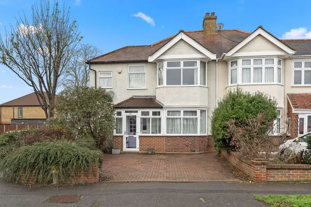 Farm Way, Worcester Park KT4 8RZ, photo 1
