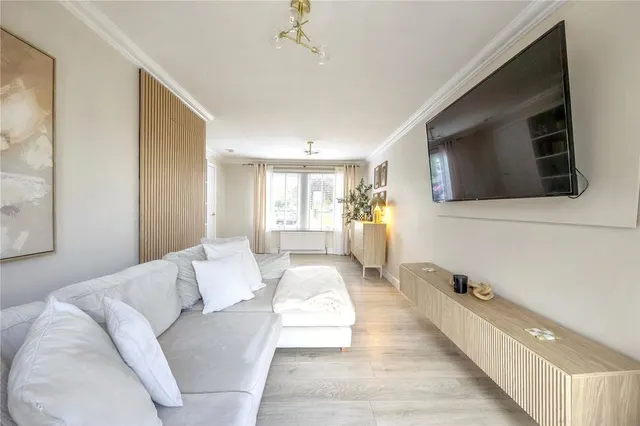 Photo 2 — South Green Drive, Airth, Stirlingshire, FK2