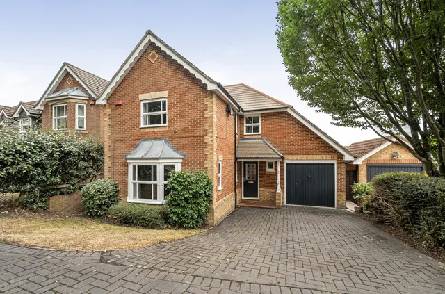 Peninsular Close, Camberley, Surrey, GU15 1QW, photo 1
