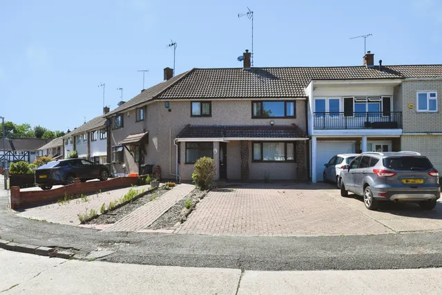 Photo 2 — East Thorpe, Basildon, Essex, SS14