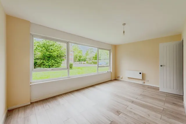 Longbridge Road, Horley, RH6, photo 3