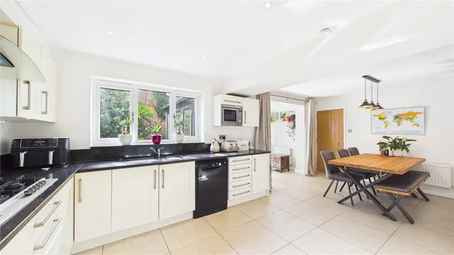 Weston Grove, Bagshot, GU19, photo 3