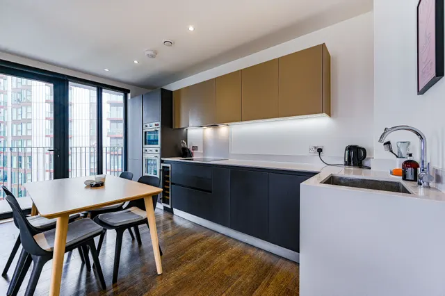 Photo 2 — Flat 26, Thomas York House, 107 Woolwich High Street, London