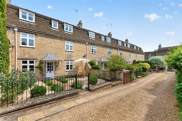 St Peters Street, Stamford, PE9, photo 2