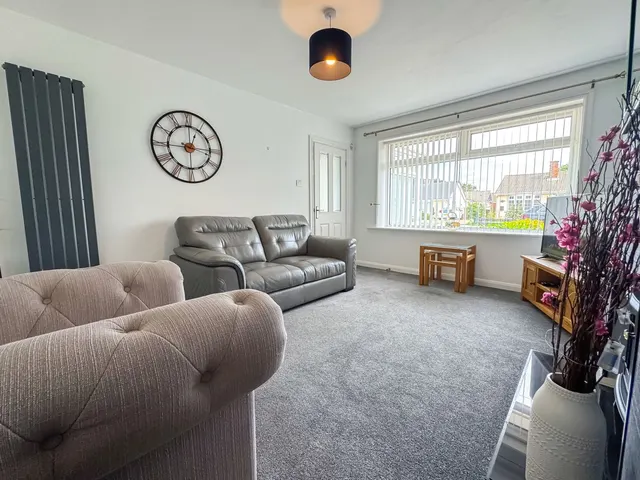 Ludlow Crescent, Redcar, TS10, photo 2