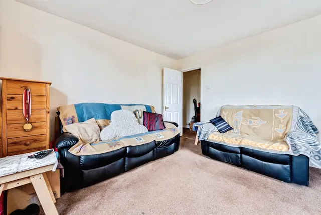 Alvescot Road, Carterton, OX18, photo 3