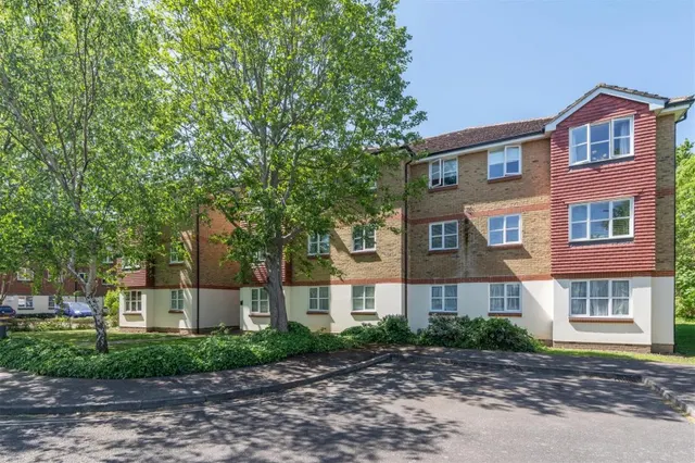 Photo 2 — Malting Way, Isleworth