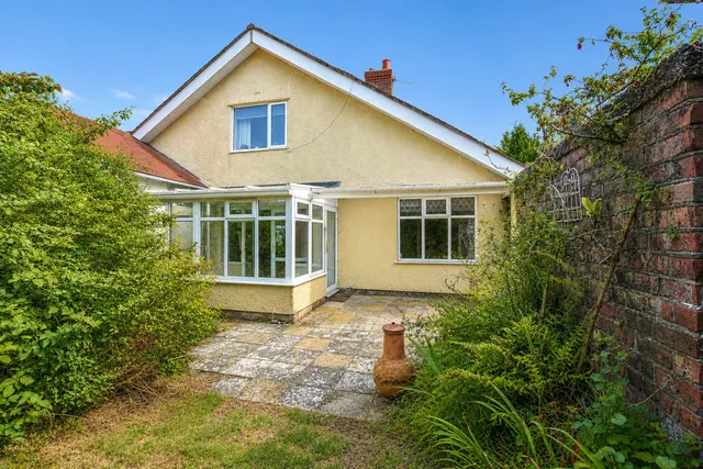 Saughall Road, Saughal Massie, CH46, photo 1