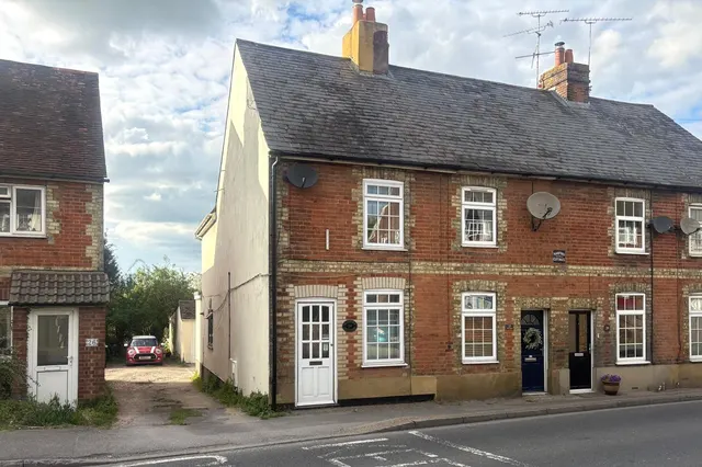 The Street, Farnham, Surrey, GU10 4PR, photo 1