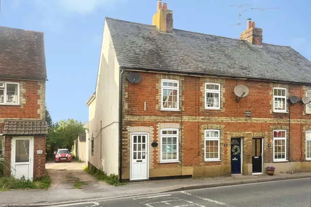 The Street, Farnham, GU10, photo 1