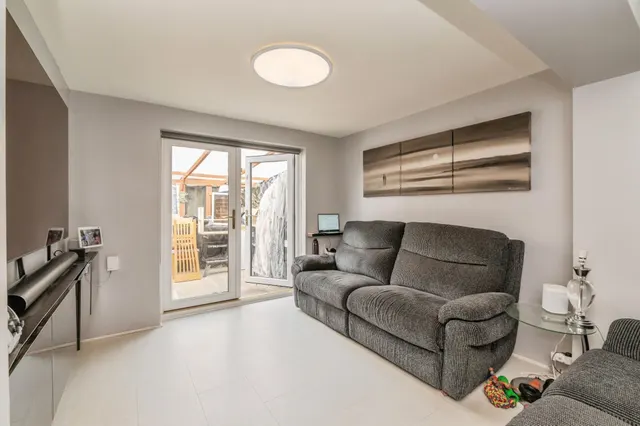 Laburnum Avenue, Wickford, SS12, photo 3