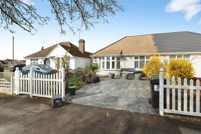 Laburnum Avenue, Wickford, SS12, photo 1