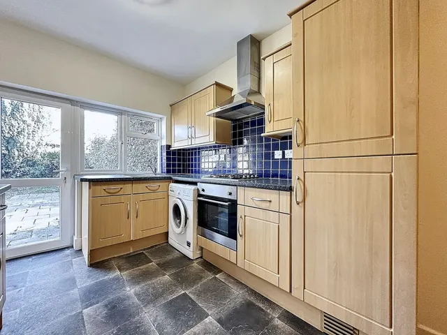 Thackeray Close, Uxbridge, UB8, photo 3