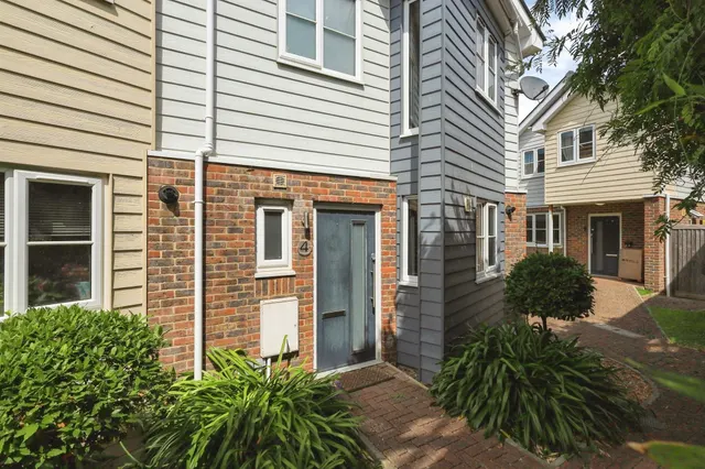 Fitzmaurice Mews, Eastbourne, photo 1