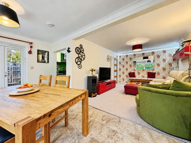 Warwick Road, Ash Vale, GU12, photo 3
