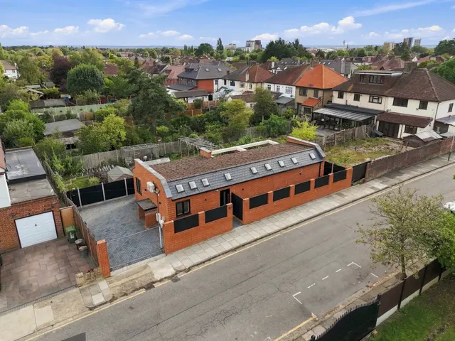 2 bedroom house, Parkland Avenue, Marshalls Park, RM1