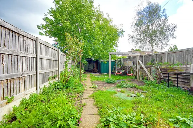 Chester Gardens, Enfield, photo 1
