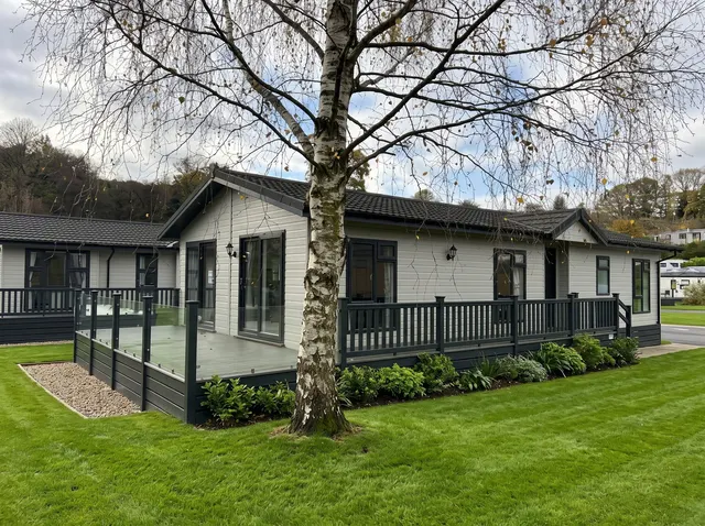 Stately Albion Lodge, Riverdane Holiday Park, photo 1