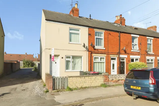 Silverdales, Dinnington, Sheffield, photo 1