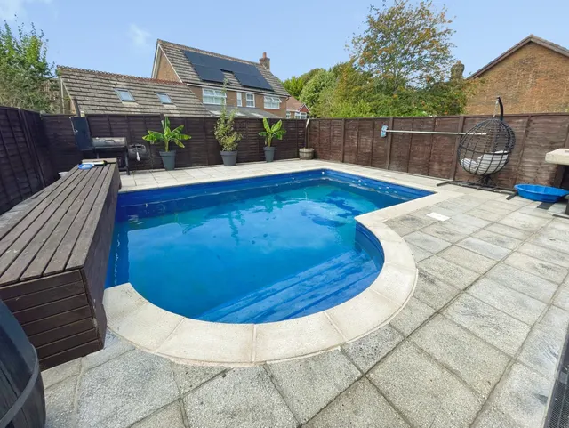 Photo 3 — Magnus Drive, Basingstoke, Basingstoke, RG22 4TX
