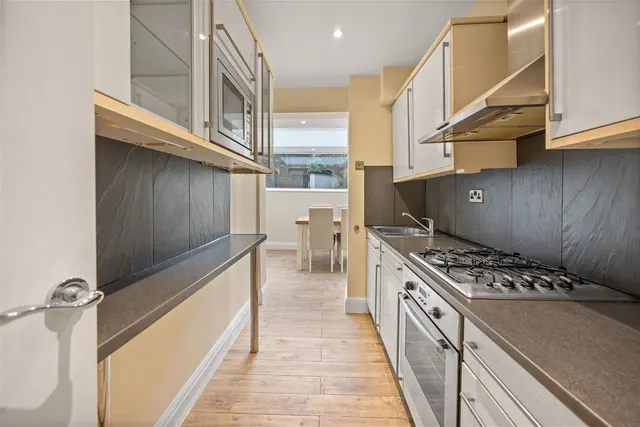 Photo 3 — Belsize Road South Hampstead, London NW6 4BH