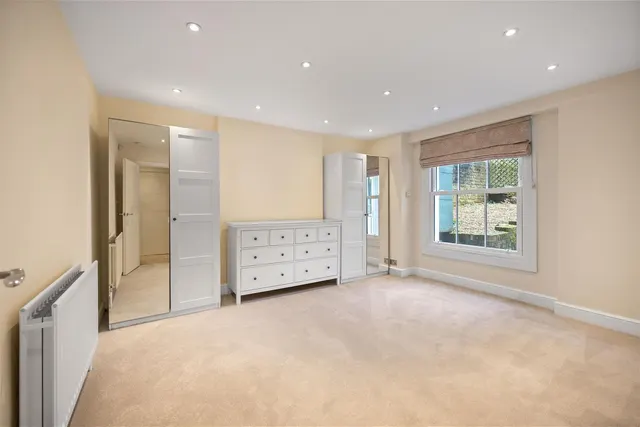 Photo 2 — Belsize Road South Hampstead, London NW6 4BH