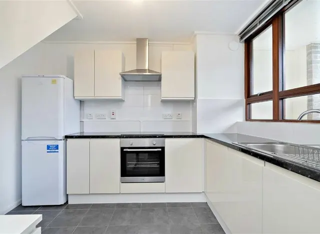 Photo 3 — Purcell Street, Hoxton, N1