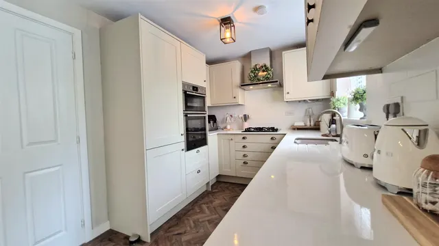Photo 3 — Jubilee Drive, MARKET DEEPING, Peterborough