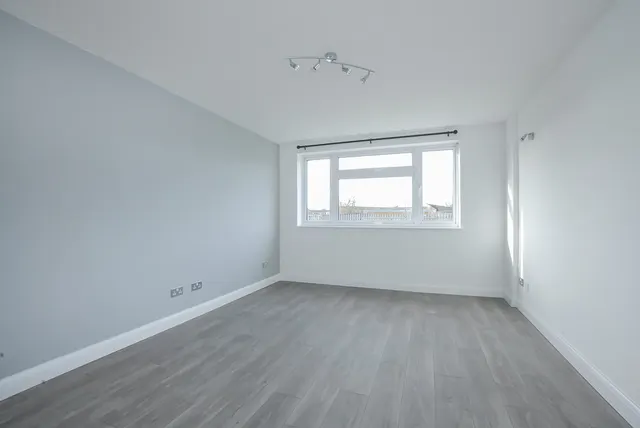 Photo 2 — Eden Close, Langley, Berkshire, SL3 8TZ