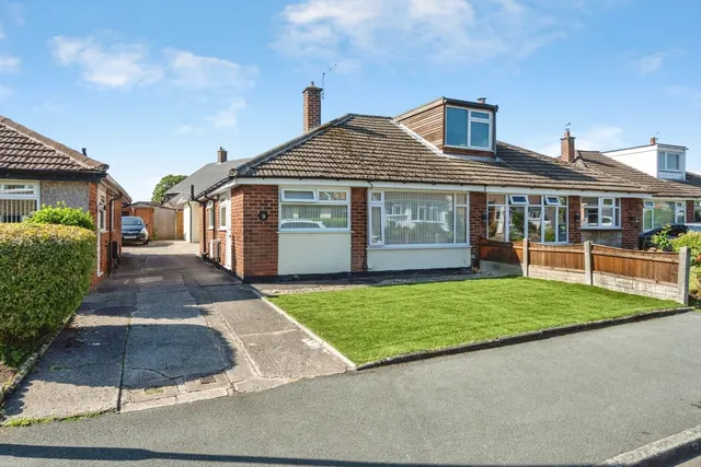 Louise Gardens, Westhoughton, BL5, photo 1