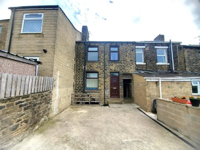 North Street, Lockwood, HD1, photo 2