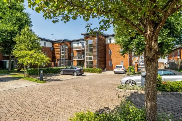 Dashwood Avenue, High Wycombe, HP12, photo 1