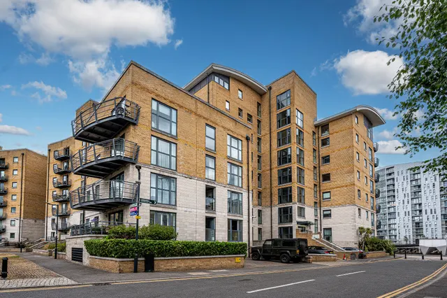 Photo 2 — 27 Greenfell Mansions, Glaisher Street, London